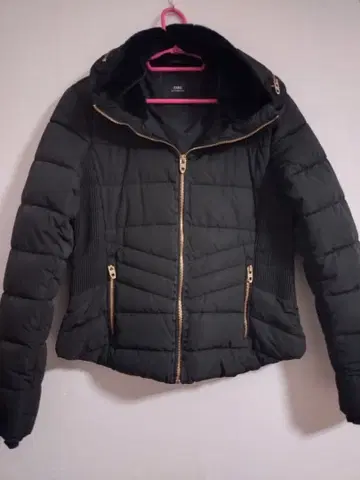 ZARA 블랙 다운 자켓 퍼 포함