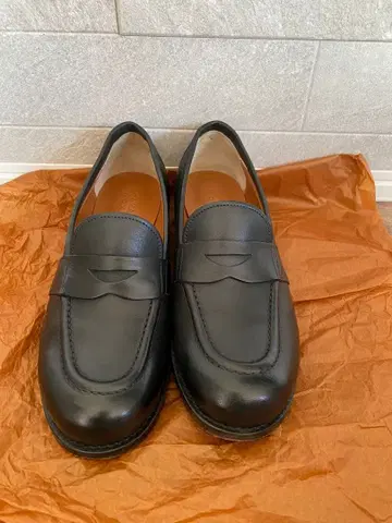 HUMAN WOMAN 블랙 천연 가죽 로퍼