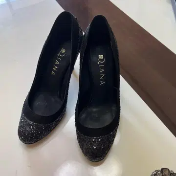 Diana 블랙 비쥬 포함 펌프스