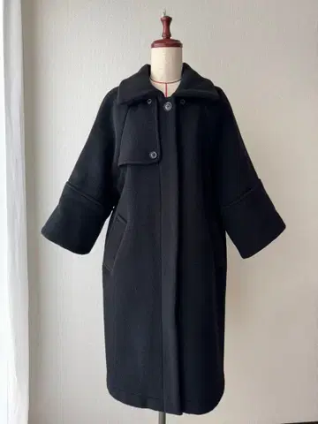 LONDONTRADITION 런던 트래디션 별주 A라인 코트 블랙