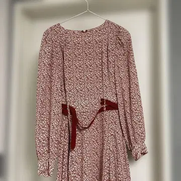 꽃무늬 긴팔 원피스 에이미 이스트 월