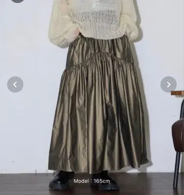 THE YOn 메탈릭 개더 플레어 스커트