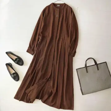 카멜 다크 브라운 어반 리서치 도어스 밴드 카라 턱 롱 원피스
