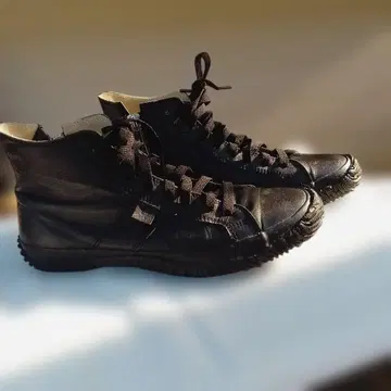 SPINGLE MOVE 가죽 하이컷 스니커즈 블랙 사이즈 SS