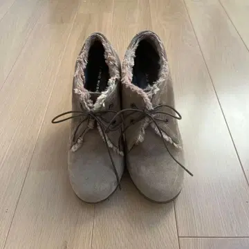 파비오 스코르시 퍼 장식 힐 부츠 베이지