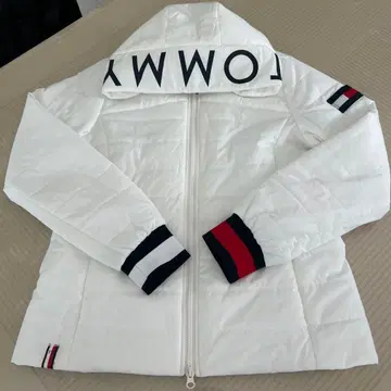 TOMMY 후드 부착 화이트 다운 자켓