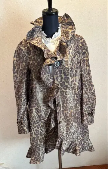 이타리야 코트 플레어 스탠딩 칼라