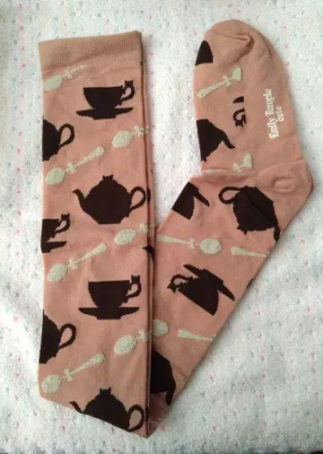 에밀리 템플큐트 찻주전자 패턴 삭스