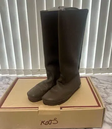 KOOS 루카스 주름 가죽 롱 부츠 37 다크 그레이