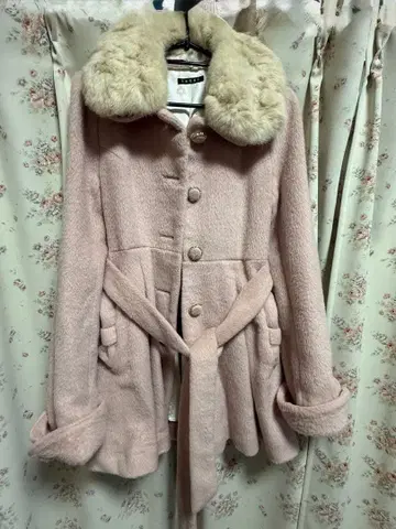 핑크 코트 퍼 카라 부착