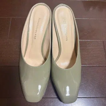 TOMORROWLAND 그린 뮬 와이드 힐