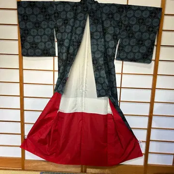 츠무기 기모노 블랙과 파랑의 기하학 패턴 빨간색 안감