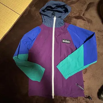 WILD THINGS 절개 나일론 후드티