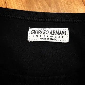 Giorgio Armani 블랙 롱 슬리브 T셔츠