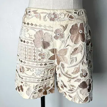 그레이스 콘티넨탈 총 비즈 자수 베이지 숏팬츠 36/M