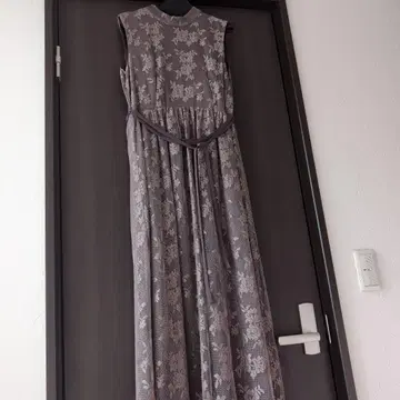 미사용 RADIATE 레이스 꽃무늬 슬리브리스 롱 원피스 야마다야