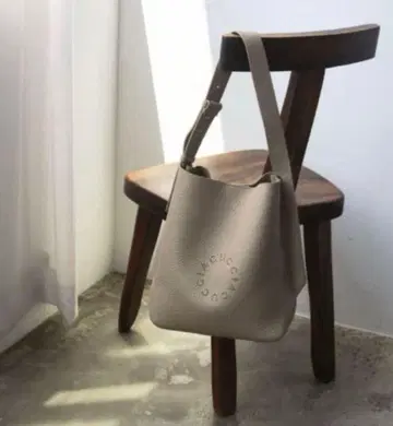 이아쿠치 구시오 원 핸들 토트백