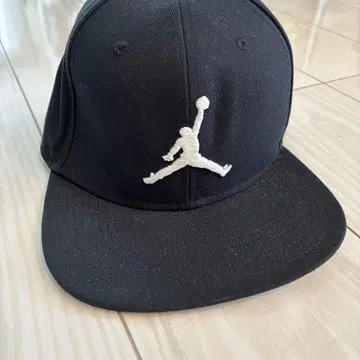 점프맨 로고 블랙 캡 스냅백