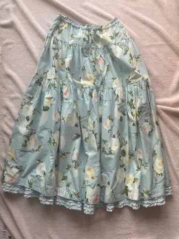 스카이블루 장미 무늬 스커트