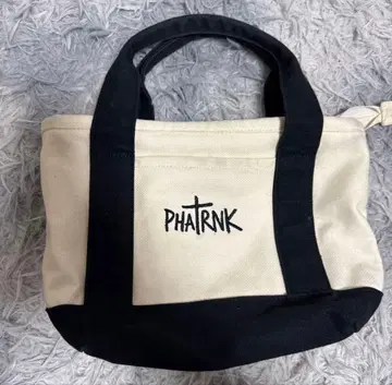 초레어! PHATRNK 지퍼 달린 토트백 아이보리/블랙