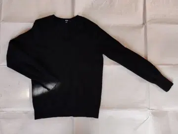 유니클로 캐시미어 V넥 L 사이즈 새상품급