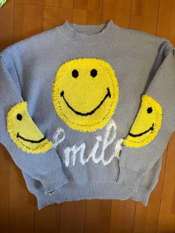 스마일리 페이스 니트 스웨터