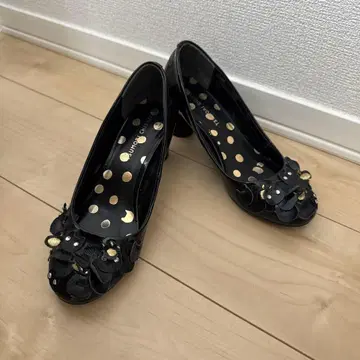 츠모리치사토 고양이 패턴 블랙 펌프스 24.5cm