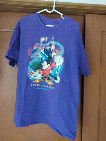 디즈니 T셔츠 보라색