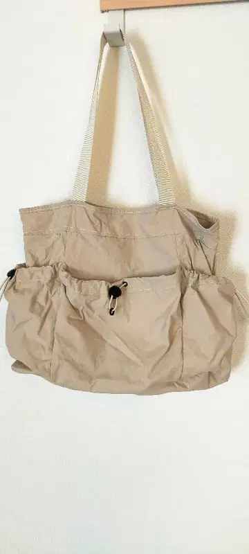 화이트 토트백 나일론 마더백