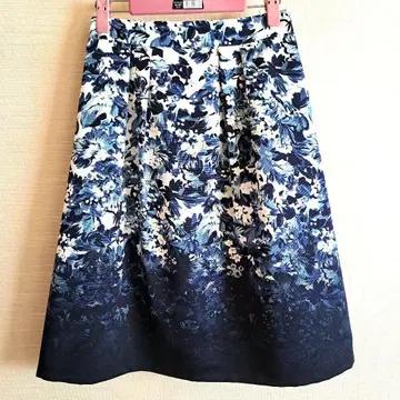 리플렉트 꽃무늬 플레어 스커트