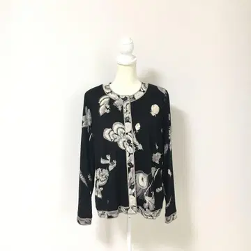 최근 새상품급 레오나르 실크울 가디건 44