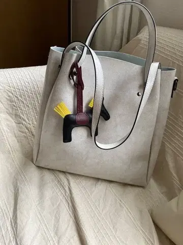 라이트 그레이 토트백 말 참 포함