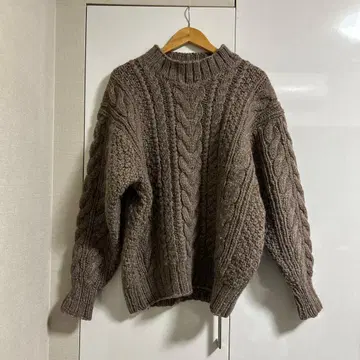 브라운 케이블 니트 모크넥