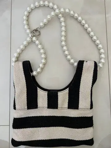 스트라이프 디자인 숄더백