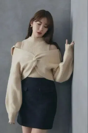 새상품급 Herlipto Hemingway Boucle Skirt