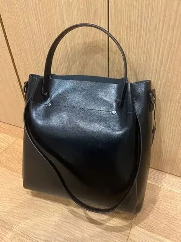 블랙 가죽 숄더백