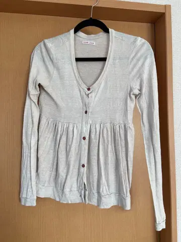 라이트 베이지 버튼 달린 가디건