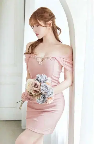 오프숄더 비쥬 타이트 드레스 핑크