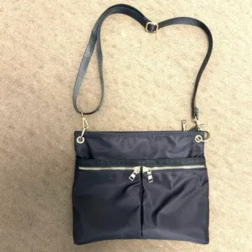 나일론 숄더백 사선 블랙 포켓 많음 수납 많음