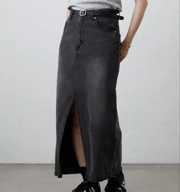 다크 그레이 데님 슬릿 타이트 스커트