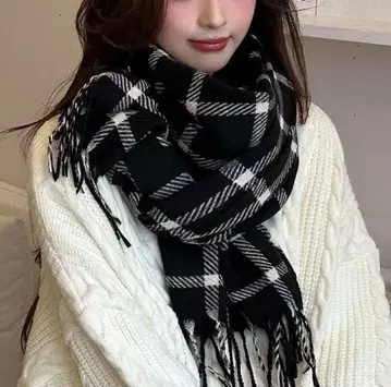 머플러 블랙과 화이트