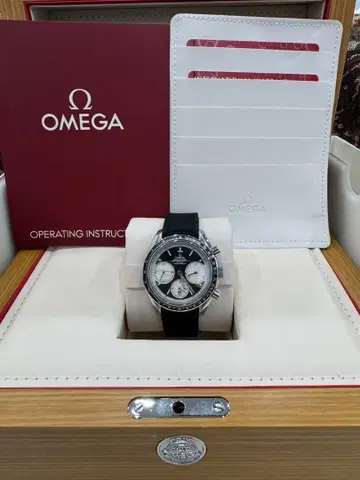 OMEGA 스피드 마스터 크로노그래프 326.32.40.50.01.002