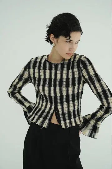 정품 새상품급 CLANE SHIRRING DESIGN BLOUSE