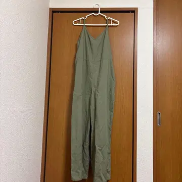 [새상품급] 유니클로 올리브 그린 V넥 살로펫 여성용 M