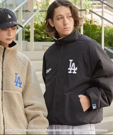 [ 시착만 한 상품! ] MLB/메이저리그 와펜 자수 2WAY 리버서블