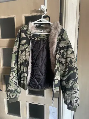 카모 패턴 후드 부착 퍼 자켓