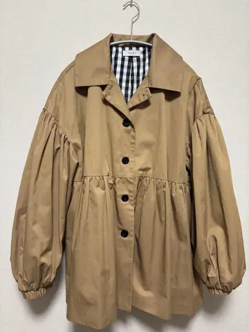 YOIHI 프릴 개더 스텐카라 코트 베이지 트렌치