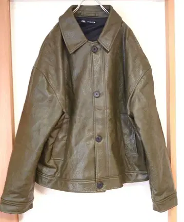 ZARA 올리브 그린 페이크 가죽 자켓 XL