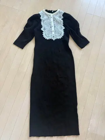 CELFORD 요크 디자인 니트 원피스