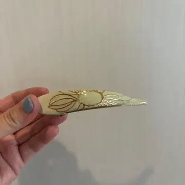 피카레 아이보리 꽃 모티브 헤어핀 화이트